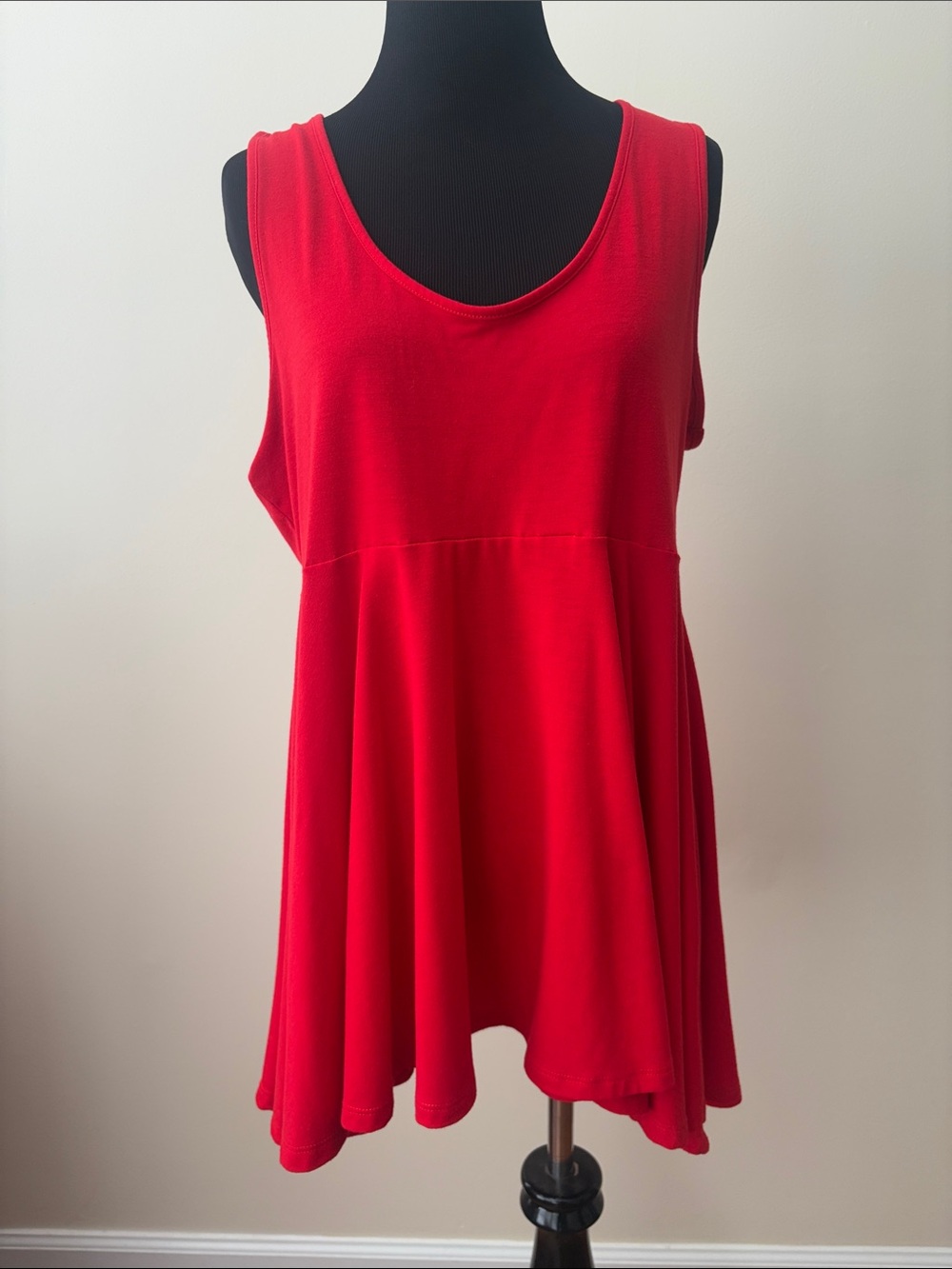 Venus Red Sleeveless Swing Tank Top women’s size Large